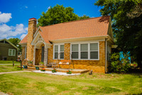 209 E Shelton